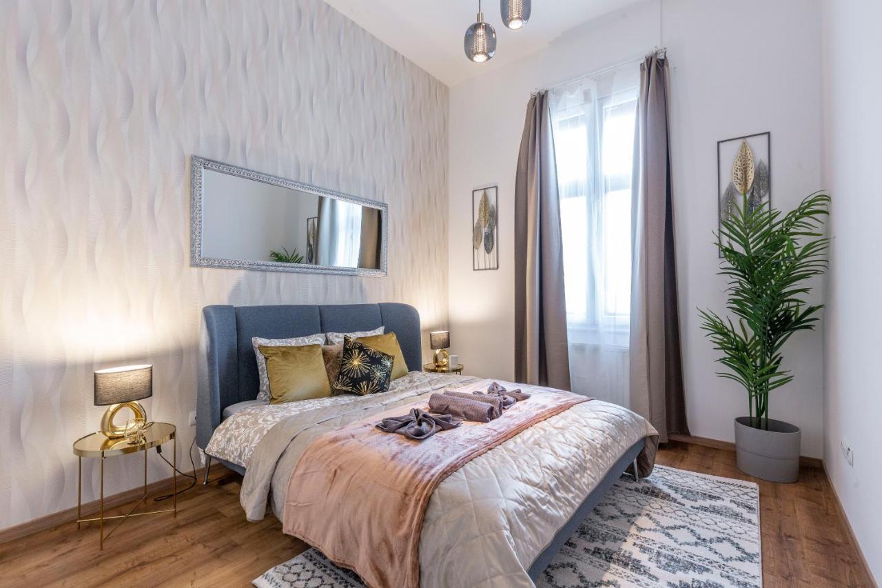 Luxurious Art Deco In The King Street Appartement *
